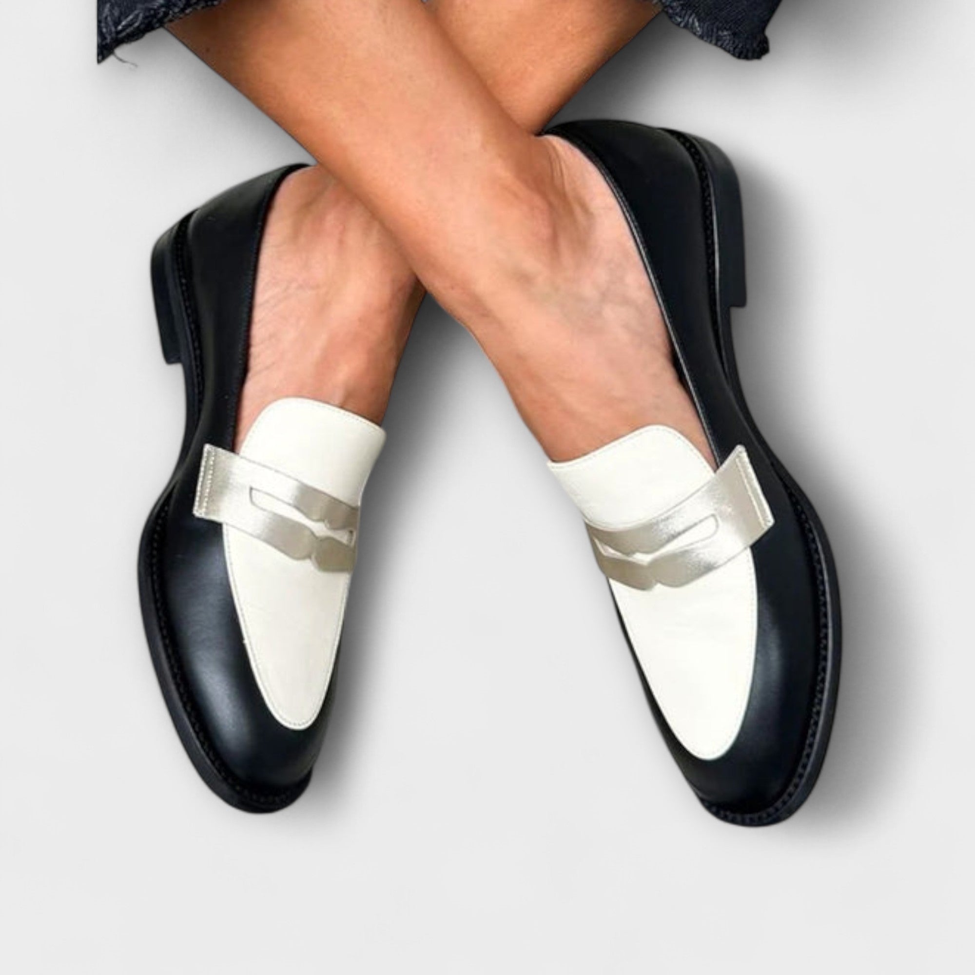 XARA – MOCASSINS NOIRS À FINITION MÉTALLISÉE