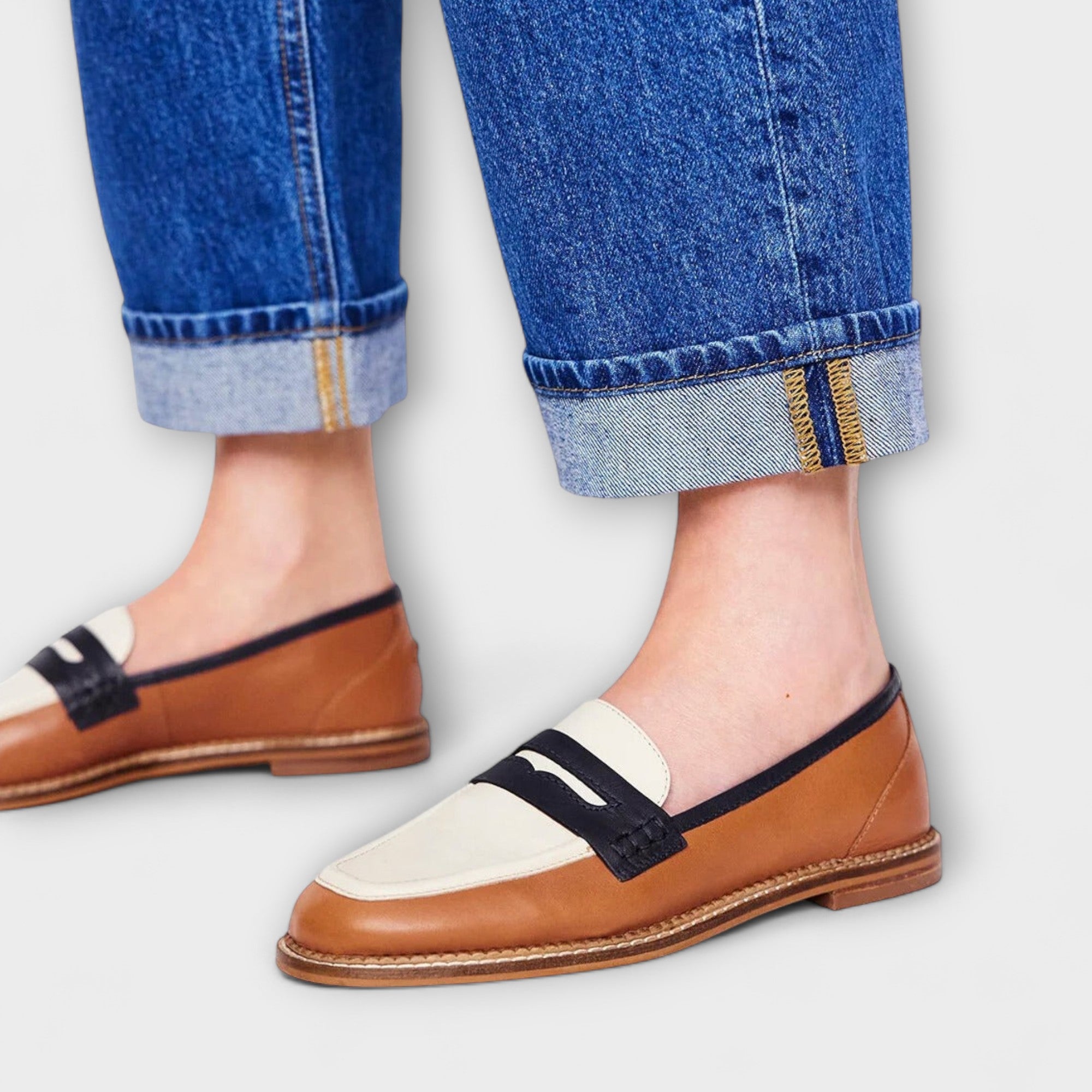 OCEANE – MOCASSIN MARRON À BOUT ROND AVEC DESIGN EN BLOCS DE COULEURS